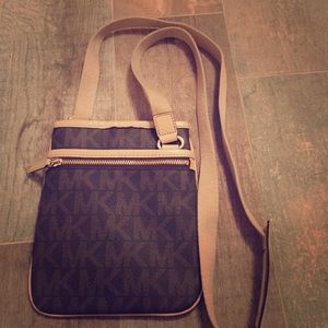 Cross body Michael Kors bag like brand new