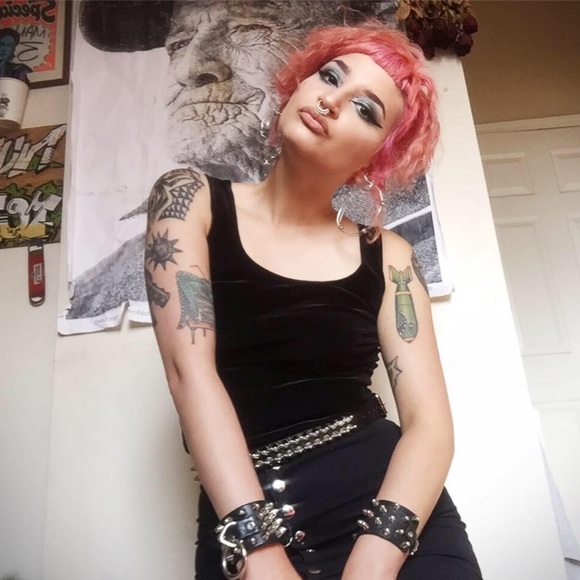 Meet your Posher, Alex - Picture 3 of 6