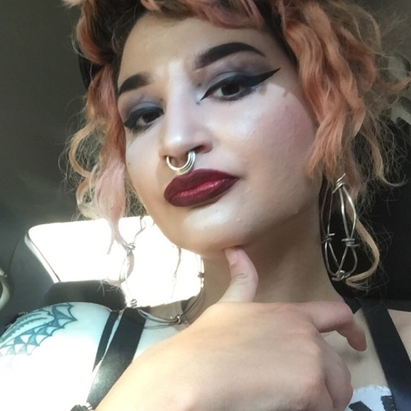 Meet your Posher, Alex - Picture 4 of 6