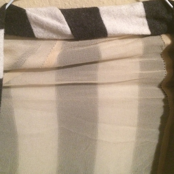 Black and grey/white cardigan - Picture 3 of 4