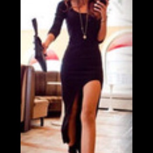 SOLD 🚫🚫🚫🚫🚫Black dress with slit
