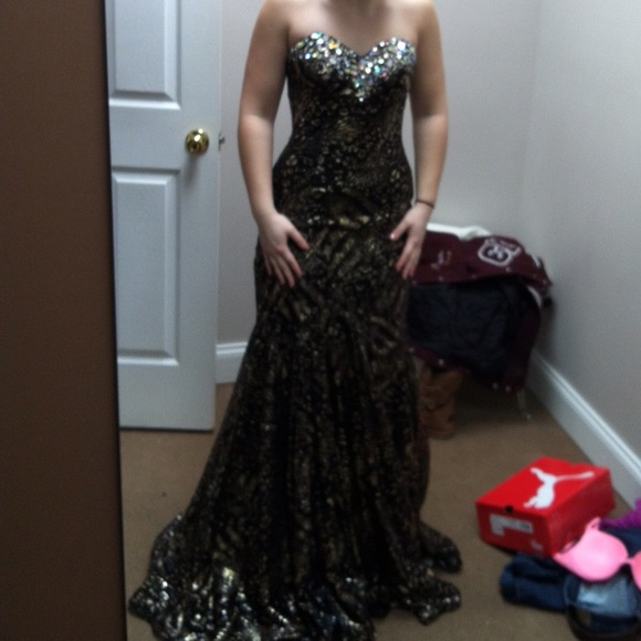 Prom Dress - size 4 - worn once - Picture 3 of 4