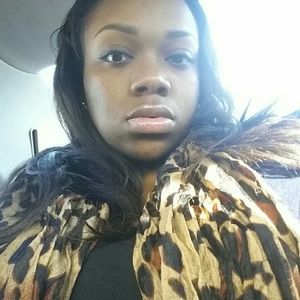 Meet your Posher, Adrienne