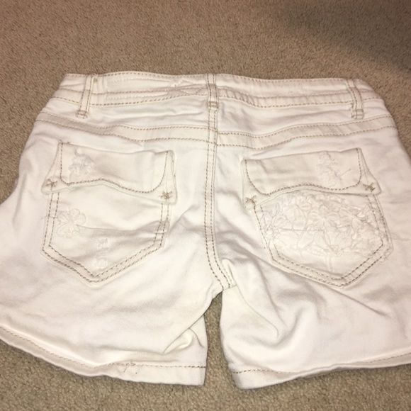Shorts - Picture 3 of 3