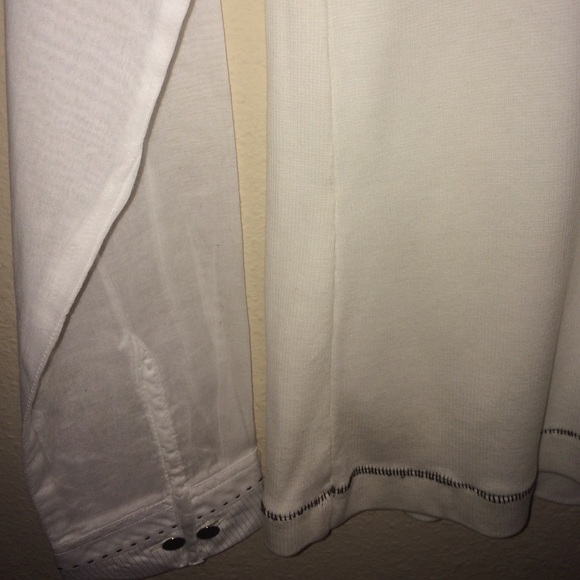 White blouse - Picture 2 of 4