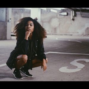 Meet your Posher, Yella