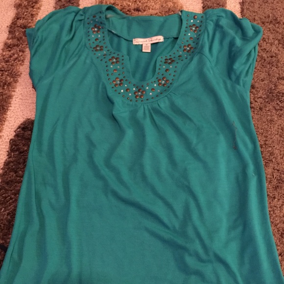💕BUNDLE OF #2 SHIRTS💕 - Picture 3 of 4