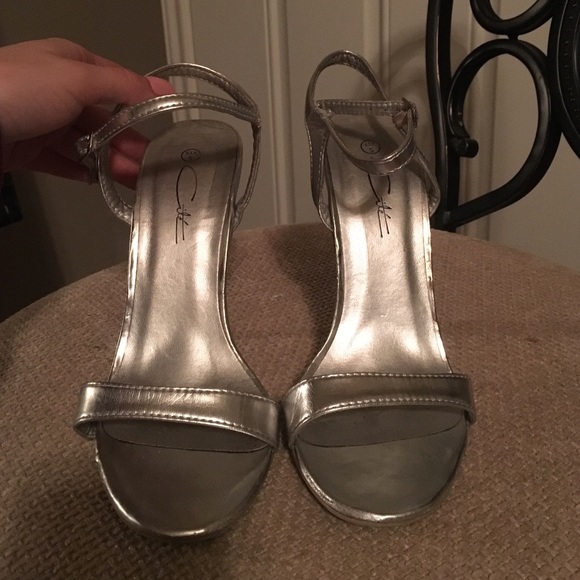 Silver single sole strap heels
