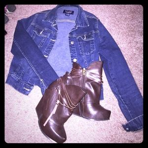 Super hot Brown wedged booties....🔥