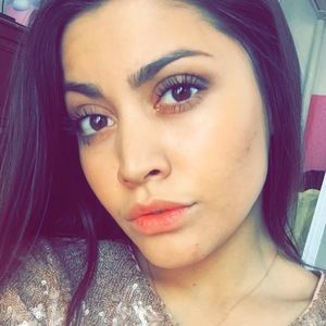 Meet your Posher, Desiree