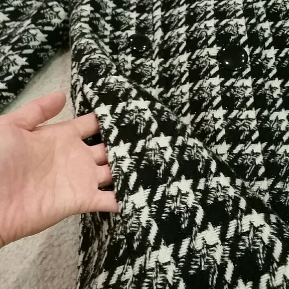 Elegant black and white checkered winter coat - Picture 3 of 3