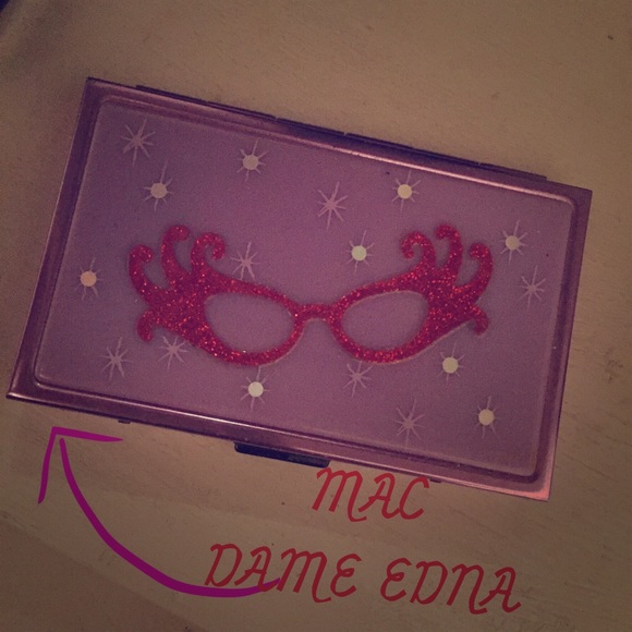 MAC DAME EDNA Trio eyeshadow Collection 💄 - Picture 1 of 3