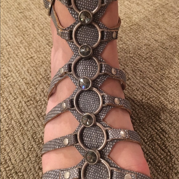 Metallic silver gladiator sandals - Picture 2 of 3