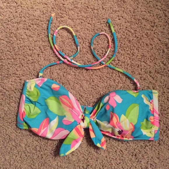 VS bandeu bikini top with strap