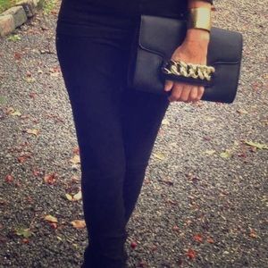 clutch with handle strap