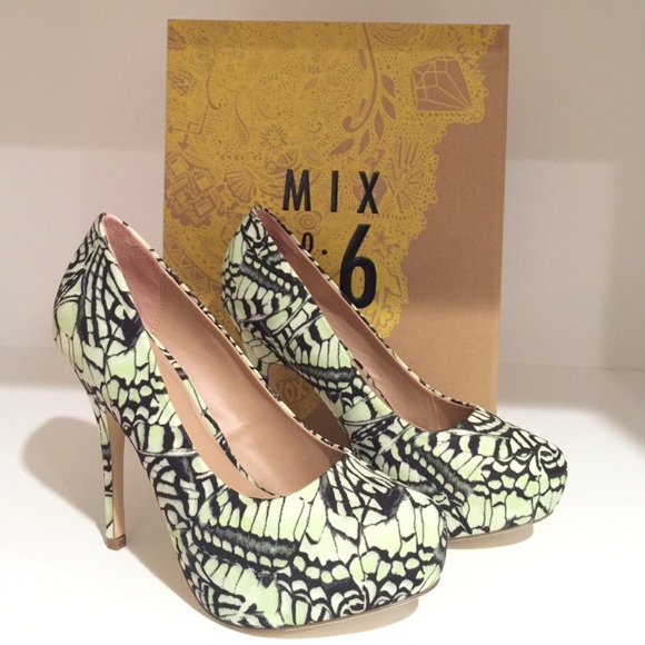 NEW Butterfly Platform Pumps - Picture 2 of 4