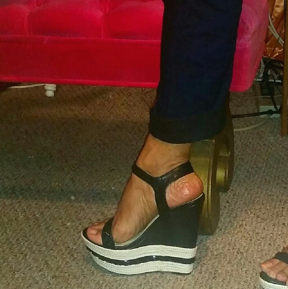 🛑NOT FOR SALE 🛑-  RED & WHITE 6" ANKLE STRAP WEDGE HEELS - 8.5..NEW! - Picture 4 of 6