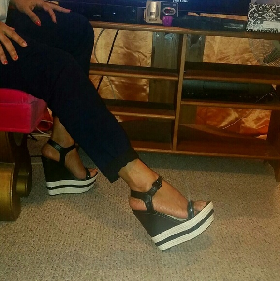 🛑NOT FOR SALE 🛑-  RED & WHITE 6" ANKLE STRAP WEDGE HEELS - 8.5..NEW! - Picture 5 of 6