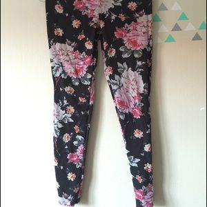 Express floral leggings, size Medium