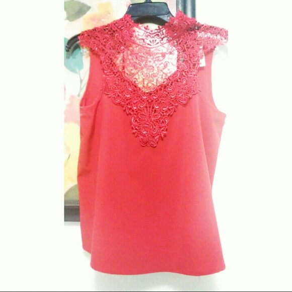 red sleevesless turtleneck