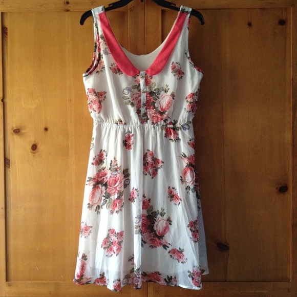 ✨ Free with any $24 purchase ✨ FLORAL SUNDRESS