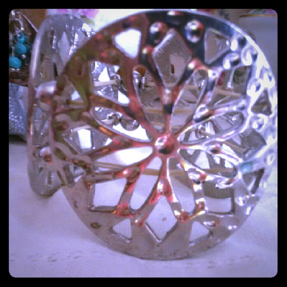 HAUTE IN Paris..dare to be..Sparkle..Love..arrive.