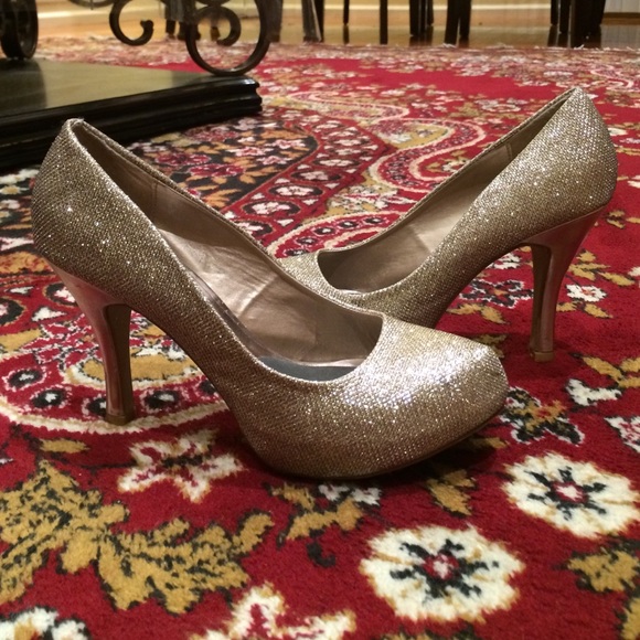 ✨Comfy sexy heels. Size 9!✨