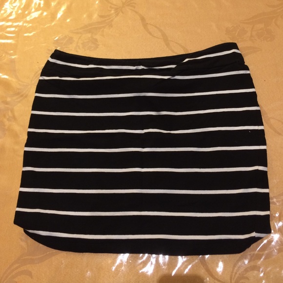 Striped mini/midi skirt