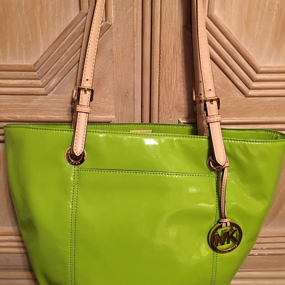 Final Price ! Michael Kors Leather Medium Bag