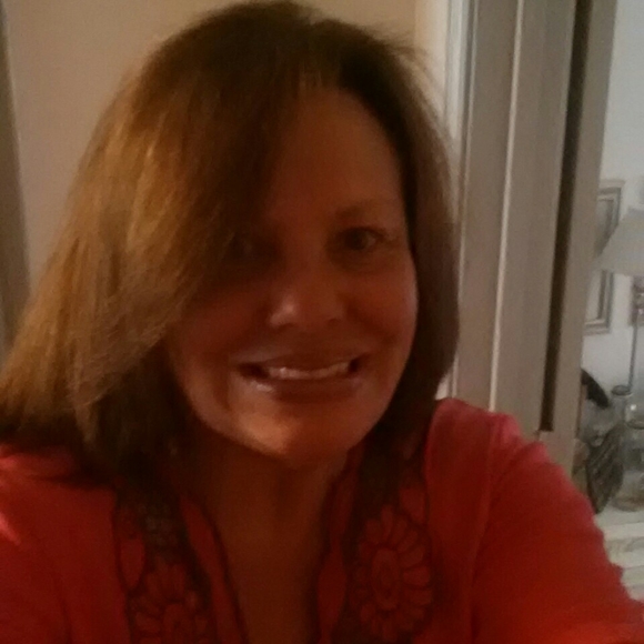 Meet your Posher, Beth - Picture 1 of 1