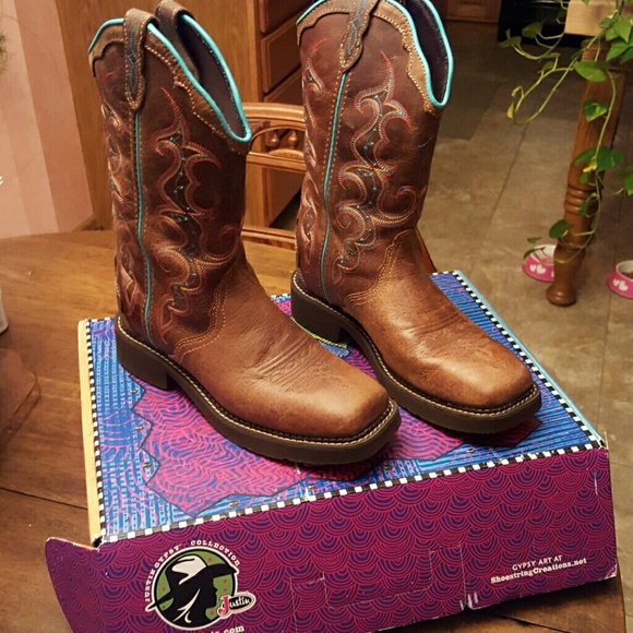 Justin cowgirl boots!