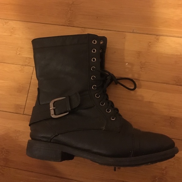 Super cute Combat boots! 💕