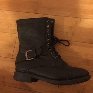 Super cute Combat boots! 💕