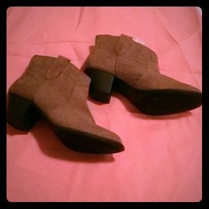 Low cut booties