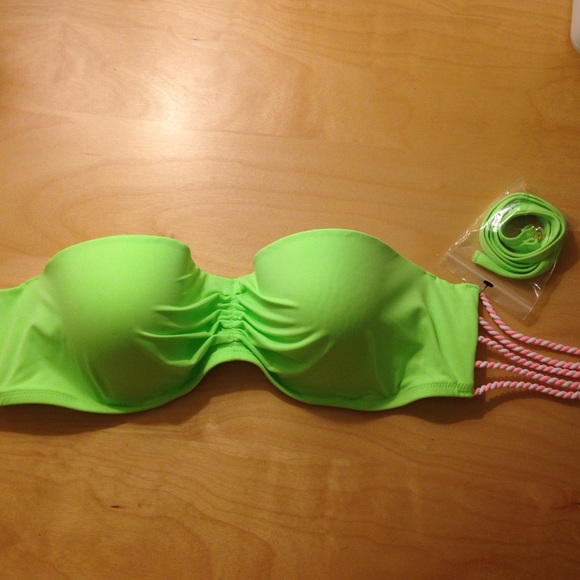 SUMMER STEAL 🌞VS Bandeau Swim Top 🎉 BNWOT