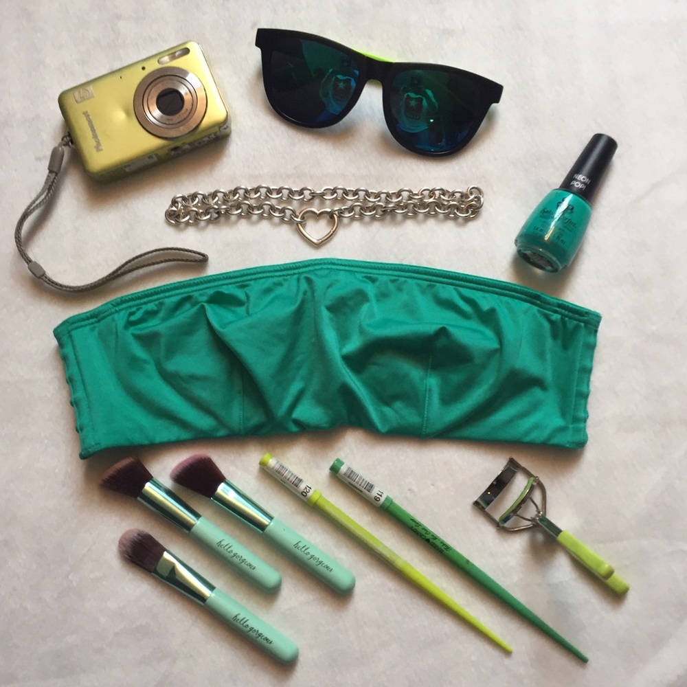 Victoria's Secrets Strapless Caged Underlined Bra