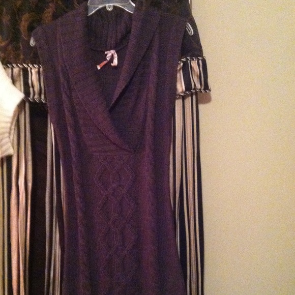 Sweaters - Picture 2 of 3