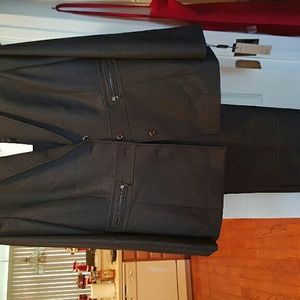 Tahari 2pc suit