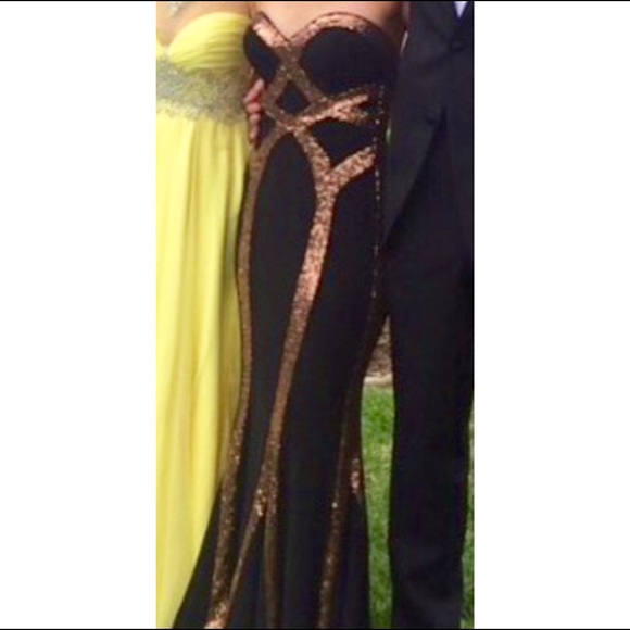 Gorgeous shimmering Faviana prom dress! - Picture 4 of 4