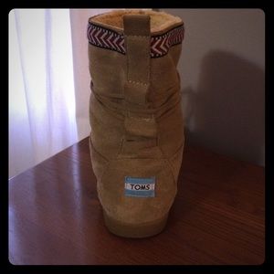 Toms Nepal boots in tan