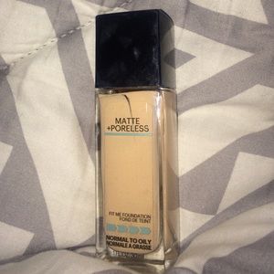 Matte and poreless makeup