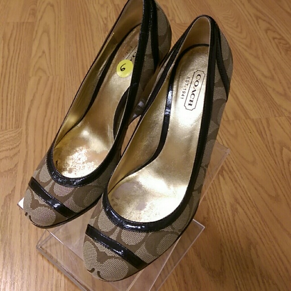 Coach size 6 pumps