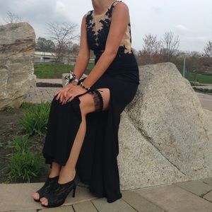 Selling my beautiful size 6 prom dress!