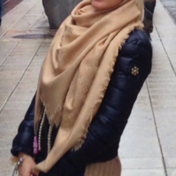 100% authentic Louis Vuitton monogram shawl - Picture 4 of 4