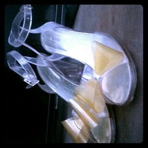 Kate Spade gellie pumps