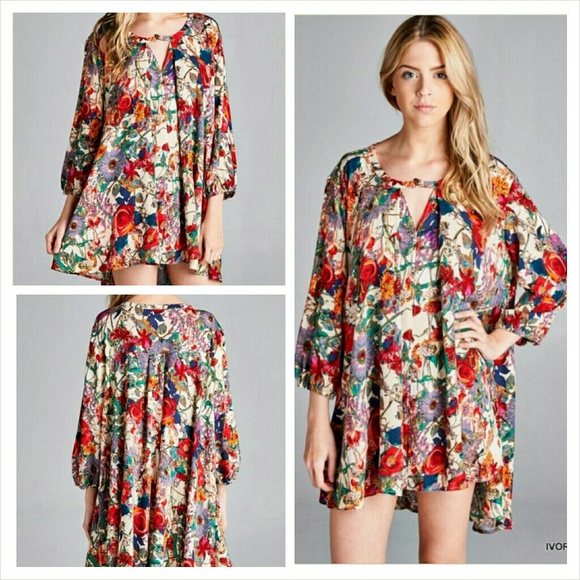Gorgeous Floral Tunic w/ Side Pockets