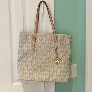 RARLEY USED MICHAEL KORS BAG.