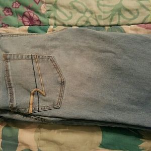 American Eagle Light Wash Jeans