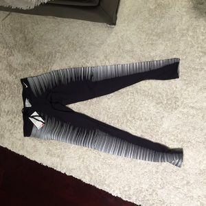 NOT EVER WORN NIKE GLOW TIGHTS