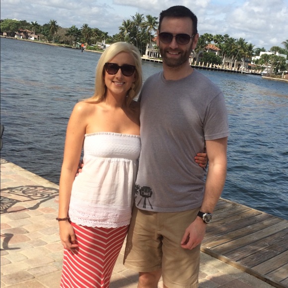 Meet your Posher! I LOVE OFFERS!! - Picture 2 of 4